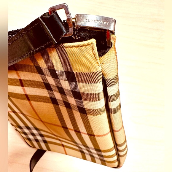 WOW POSHMARK - FESTIVAL READY Authentic Burberry Crossbody w/Hands-free Freedom! - Picture 9 of 12